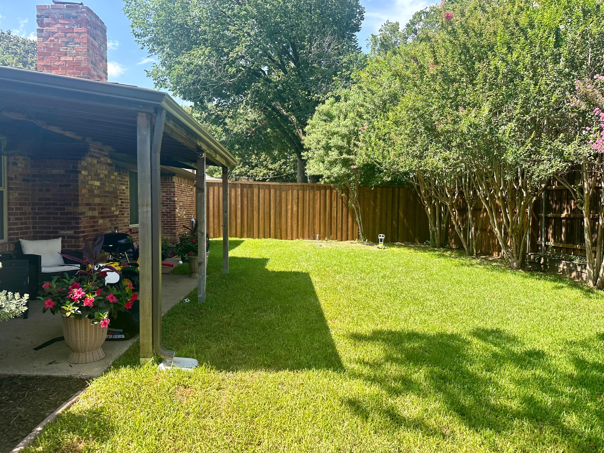 Clean North Texas backyard serviced by Rhino Scoop